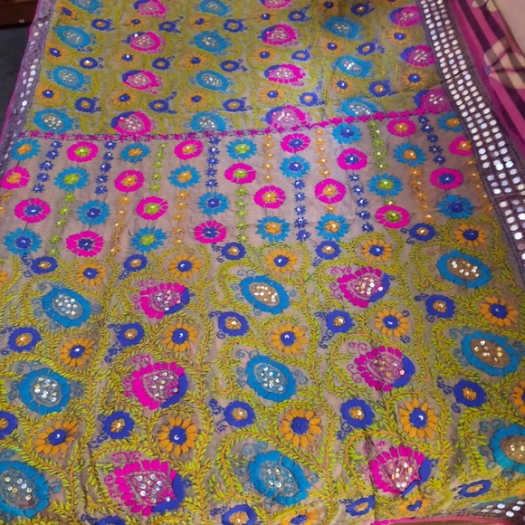 Fulkari dupatta - Picture 8 of 11